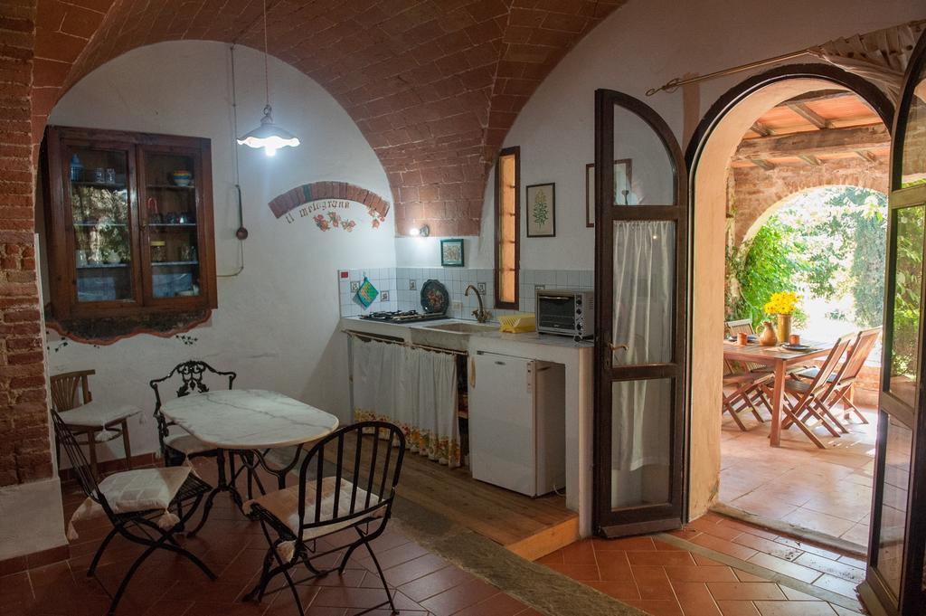 Fioralice Pensionat Fauglia Rum bild